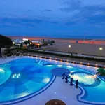 公寓 Coastal Seaside Calm With Balcony