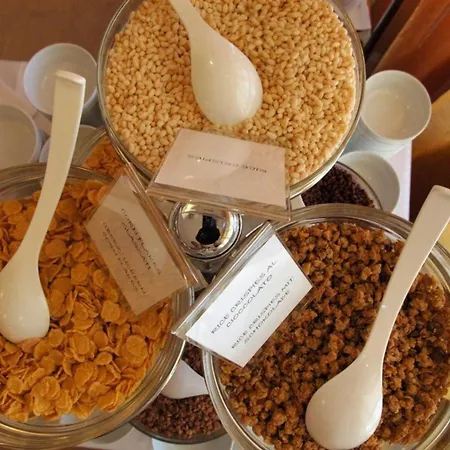 Coastal Seaside Calm With Balcony Apartment *